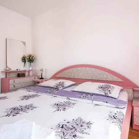 Lovely In With Kitchen Holiday home *