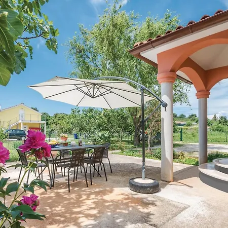 Lovely In With Kitchen Holiday home