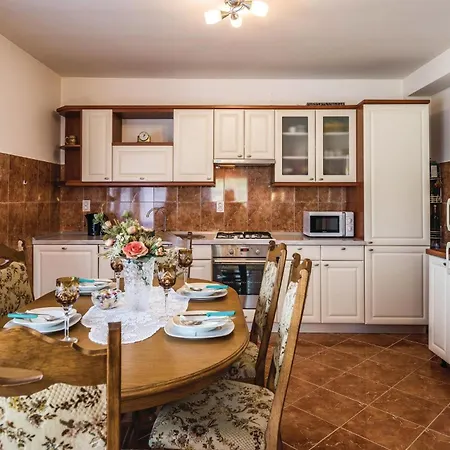 Lovely In With Kitchen Holiday home *